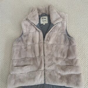Dylan Cozy Vest in Soft tan/grey